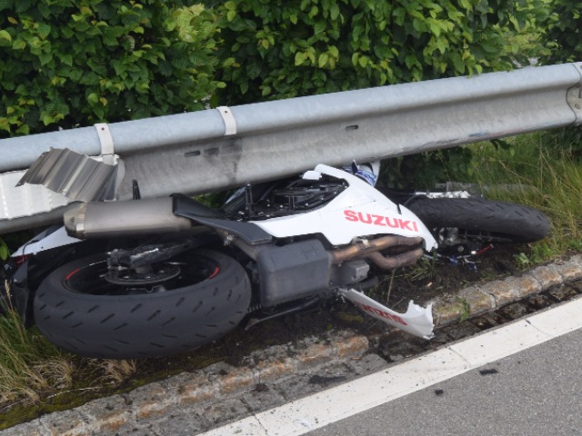 Tödlicher Unfall in Waldstatt AR - Motorradfahrer (25) stirbt auf Unfallstelle