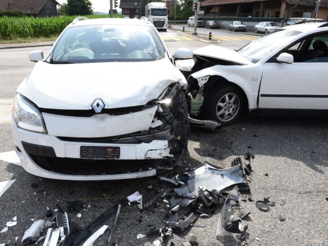 Unfall Inwil LU - Massive Kollision zwischen zwei Autos