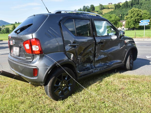 Oberdorf NW - Unfall zwischen zwei Autos beim Abbiegen