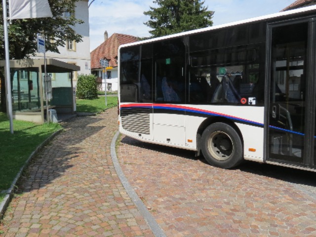 Unfall in Brittnau AG - Fussgängerin von Linienbus erfasst