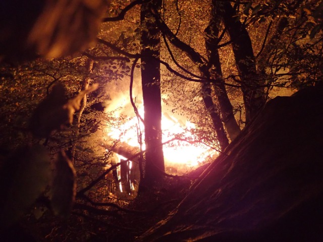 Laufen BL - Holzhütte bei Brand vollends zerstört