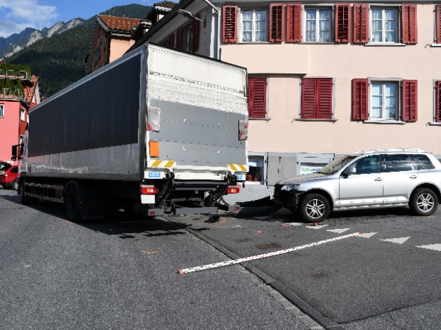 Chur GR - Unfall zwischen Auto und Lastwagen
