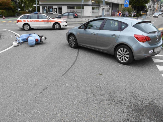 Unfall in Rorschach SG - Rollerfahrerin (21) übersehen