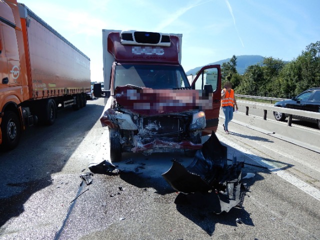 Kestenholz SO - Unfall mit drei beteiligten Fahrzeugen auf der A1