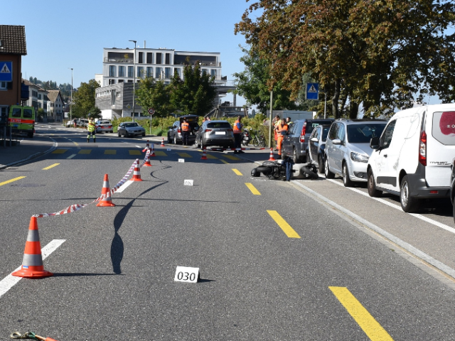 Thalwil ZH - Motorradlenker prallt ungebremst in Auto