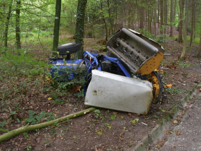 Dielsdorf ZH - Selbstunfall mit Traktor fordert Schwerverletzte