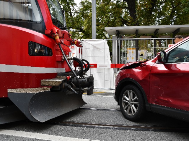 Unfall Chur GR - Auto kollidiert mit Arosabahn