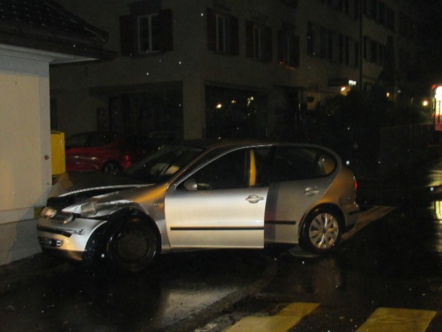 Unfall Glarus GL - In öffentlichen Toilette geprallt