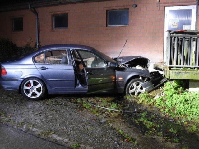 Verkehrsunfall Wittenbach SG - Fahrunfähig in Mauer geprallt