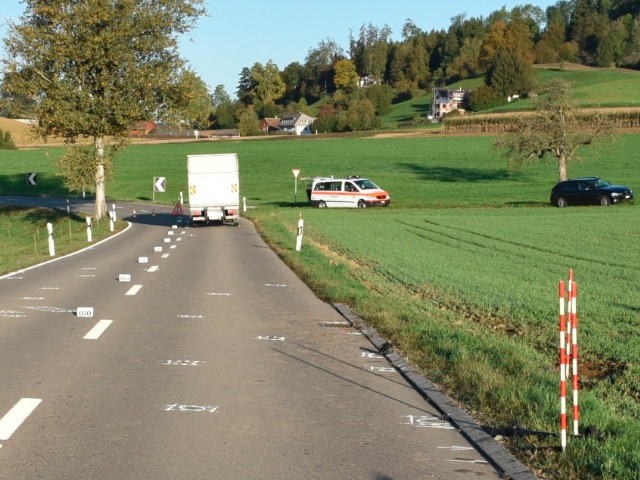 Unfall in Rifferswil - Elektro-Trottinet Fahrer schwer verletzt