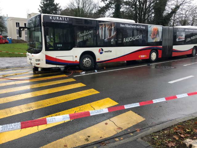 Unfall Baden-Dättwil AG - Fußgänger durch Linienbus schwer verletzt