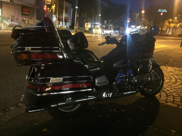 Unfall Birsfelden BL - Lenker fährt absichtlich auf Heck von Motorradfahrer