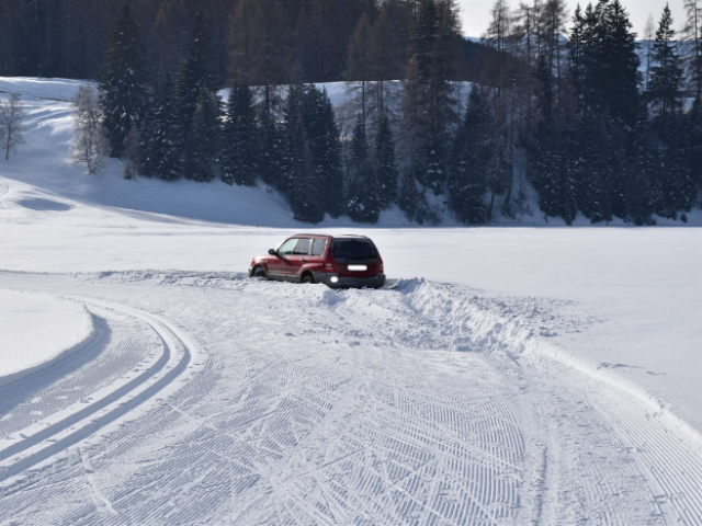 Unfall Davos Platz GR - Lenker (18) ohne Führerschein bleibt auf Langlaufloipe stecken