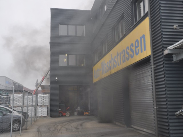 Härkingen SO - Fahrzeugbrand in Tiefgarage