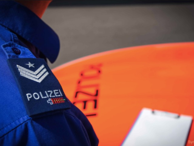 A53, Rüti ZH - Rettungswagen behindert: Autofahrer ermittelt