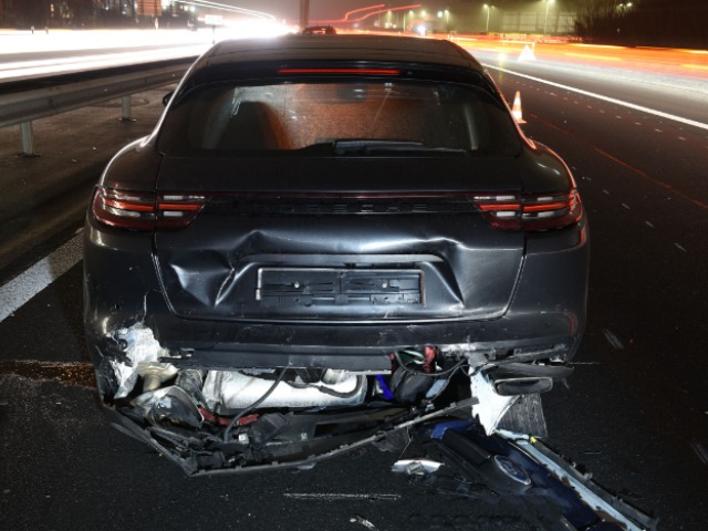 Unfall Sursee LU - Auf A2 in Porsche gekracht