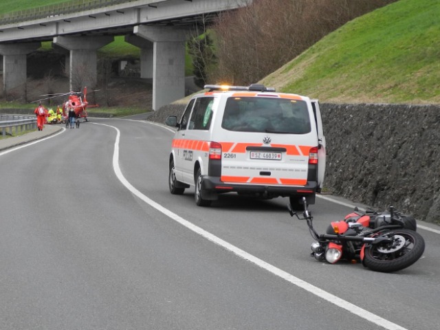 Arth SZ - Motorradfahrer tödlich verunfallt