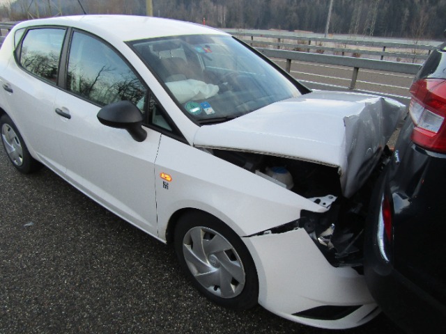 Unfall Bilten GL - Auffahrkollision mit 6 Personenwagen