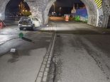Tödlicher Unfall in Feldbach ZH - Lenkerin (38) prallt in Brückenpfeiler