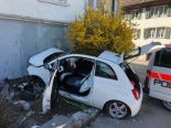 Schübelbach SZ - Autofahrer stirbt noch auf Unfallstelle