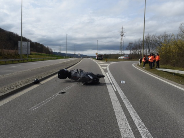 Glattfelden ZH - Verkehrsunfall fordert Schwerverletzten