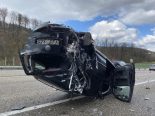 Heftiger Unfall A2 Tenniken BL - Lkw kracht ungebremst in Auto