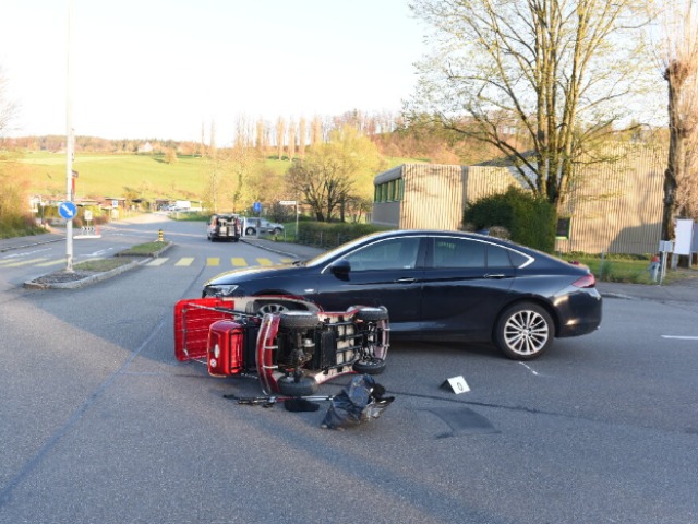 Bülach ZH - 93-Jähriger verletzt sich bei Verkehrsunfall