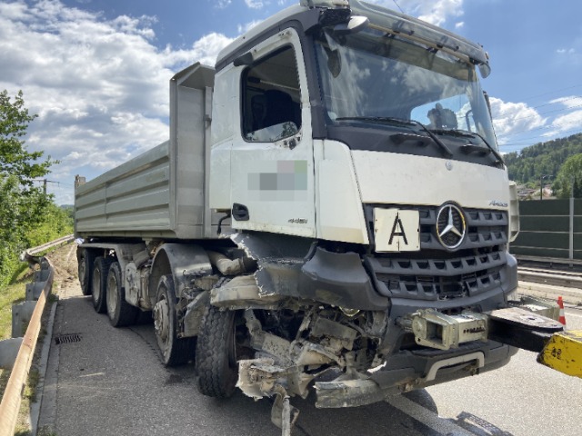 A3 Münchwilen AG - Lastwagenfahrer (35) verunfallt
