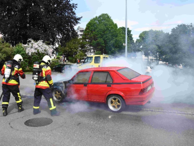 Oberbüren SG - Auto während Fahrt in Brand geraten