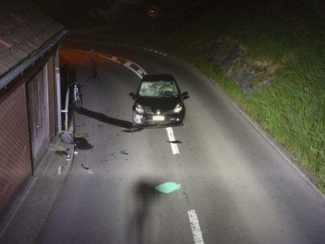 Verkehrsunfall Ennetbürgen NW - Velofahrer (17) nach Frontalkollision schwer verletzt