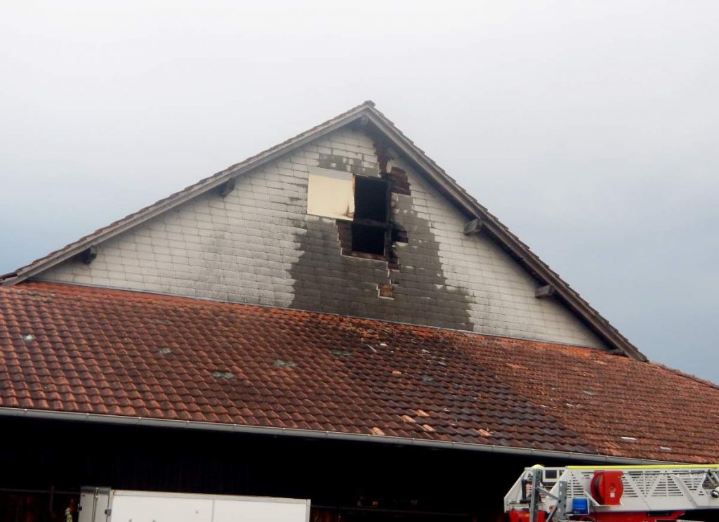 Steinebrunn TG - Dachstock von Scheune in Brand geraten