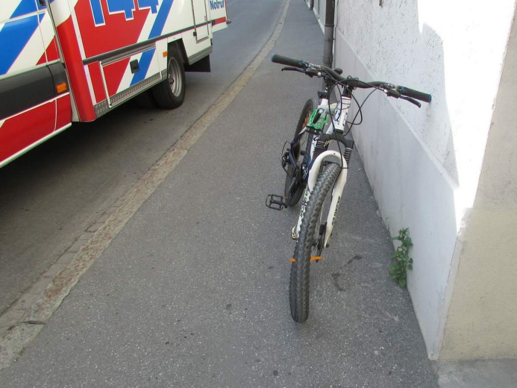 Glarus - 14-jähriger Fahrradfahrer verunfallt
