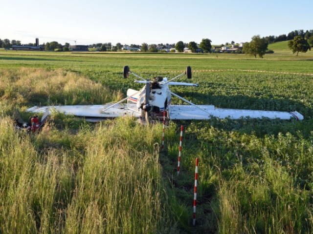 Flugunfall Beromünster LU Kleinflugzeug überschlägt sich nach Start