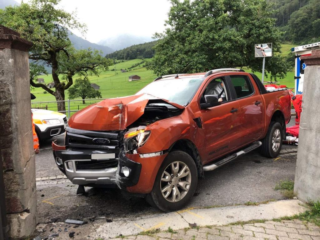 Glarus - Lenker nach Autounfall nicht mehr ansprechbar