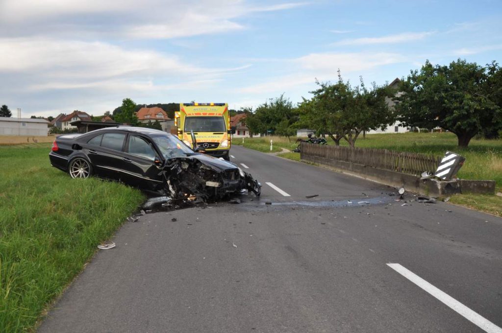 Schnottwil SO - 18-jähriger Autofahrer bei Selbstunfall verletzt
