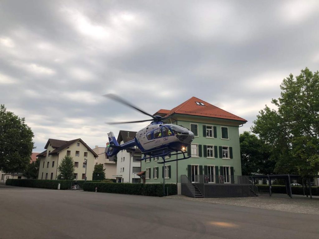 Baar ZG - Rettungshelikoptereinsatz nach Arbeitsunfall