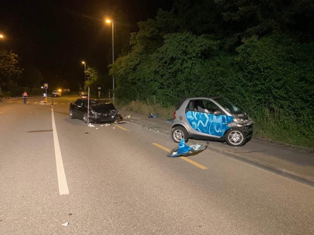 Stadt Schaffhausen: Zwei verletzte Autofahrer nach Frontalkollision