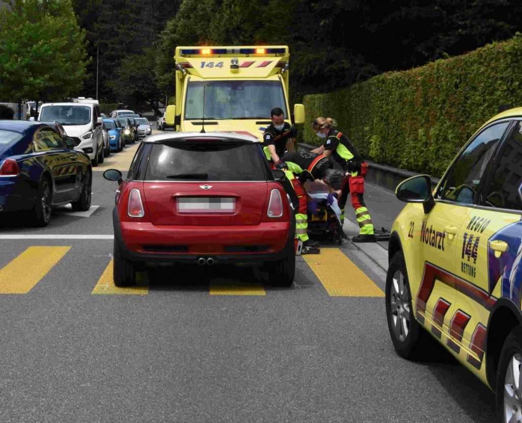 Unfall in Uznach SG - Auto erfasst Fußgänger
