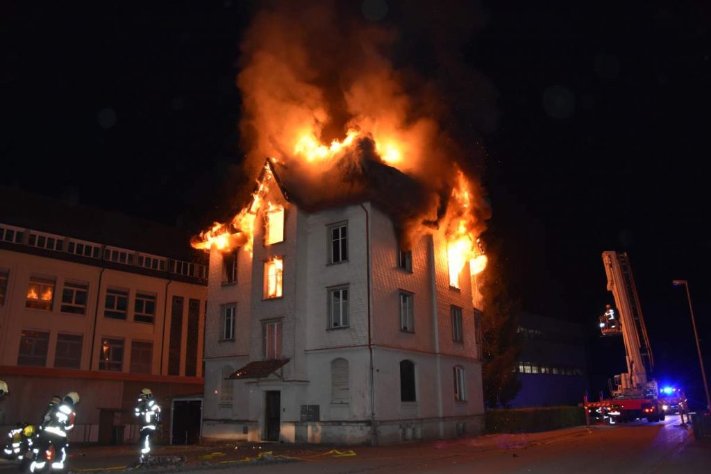 Wattwil SG - Mehrfamilienhaus nach Brand nicht mehr bewohnbar