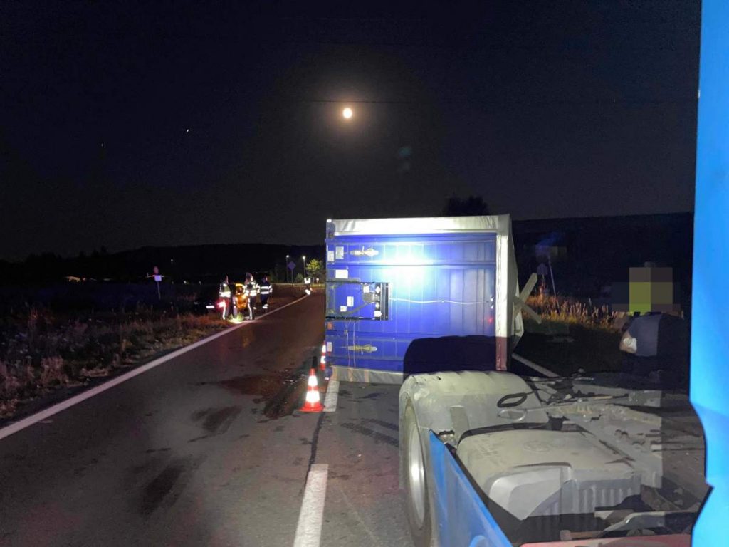 Unfall in Brunegg AG - Anhänger während der Fahrt gekippt