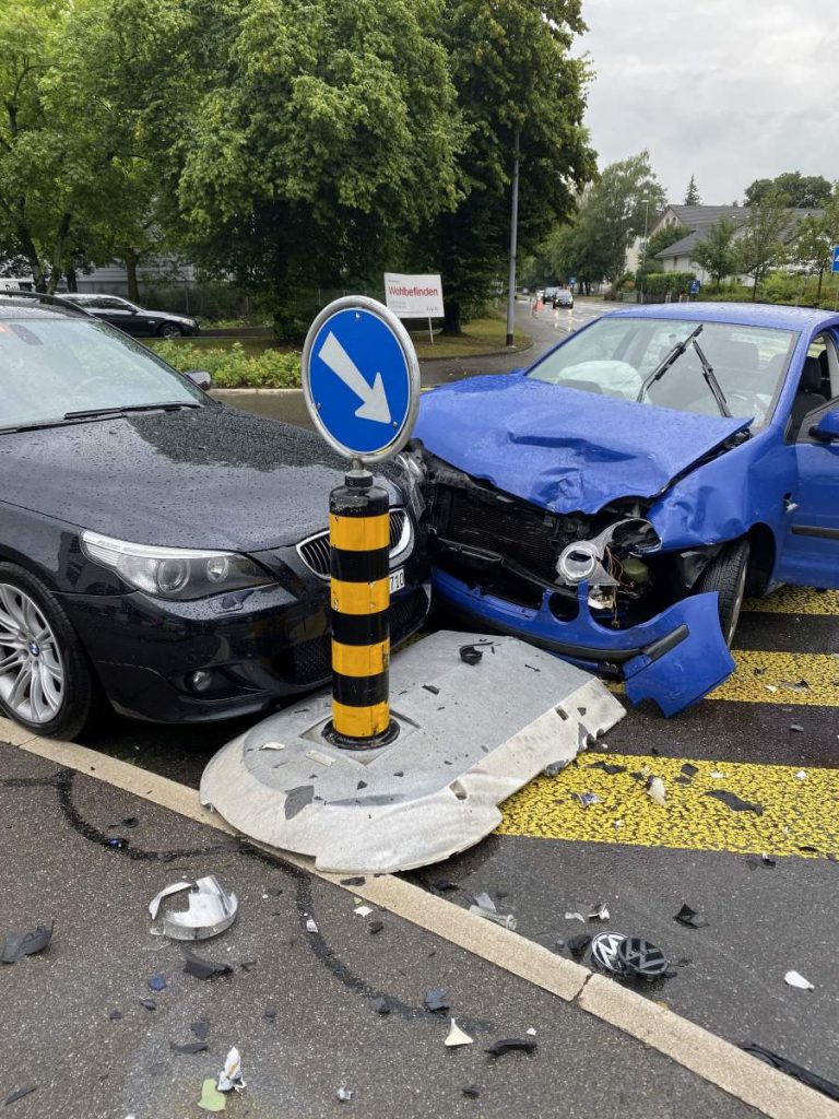Unfall Wohlen AG - 77-jährige Lenkerin crasht BMW