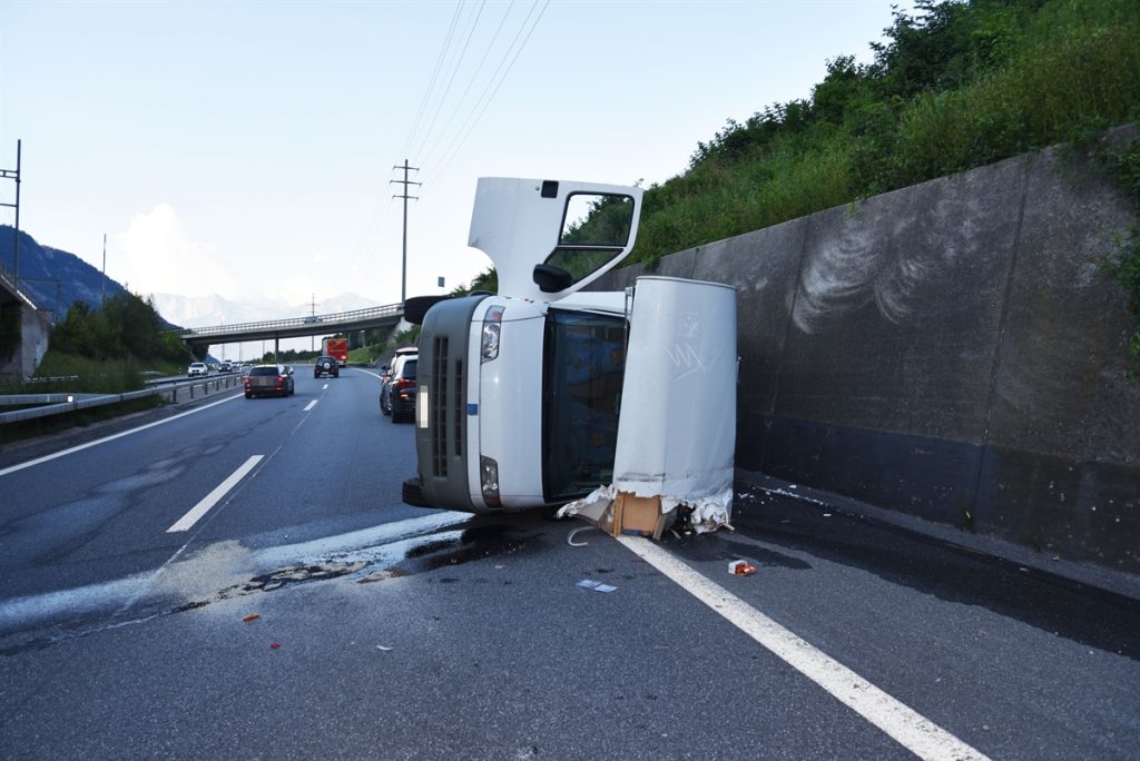 A13 Chur GR - Wohnmobil-Fahrerin (26) verunfallt