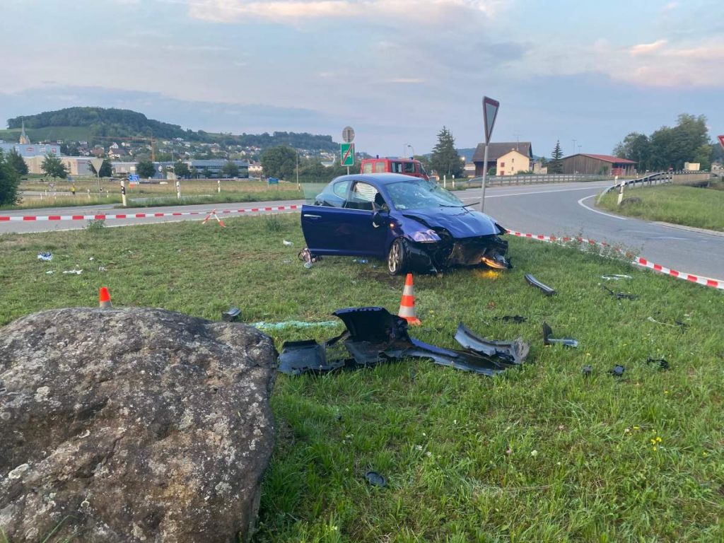 Unfall in Thayngen SH - Auto überschlägt sich