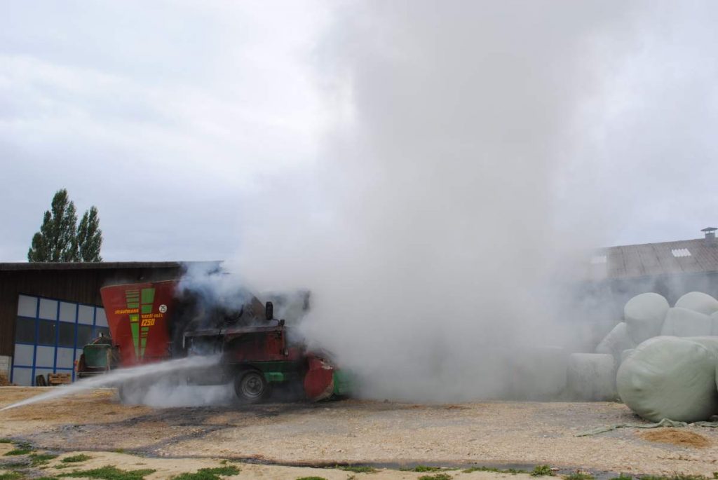 Brand Löhningen SH - Futtermischmaschine fängt Feuer