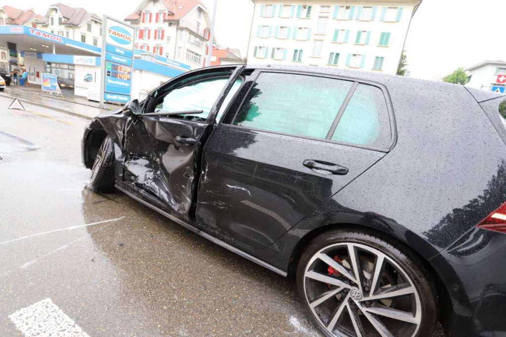 St.Gallen - Zwei verletzte Personen nach Unfall