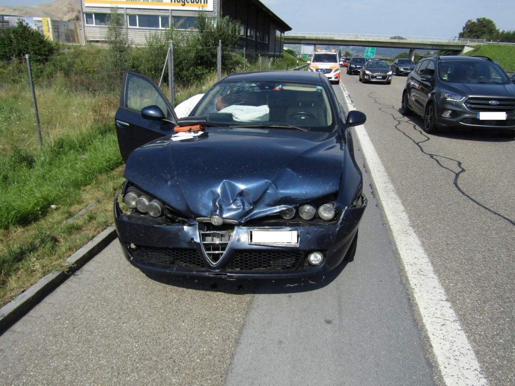 Verkehrsunfälle Glarus GL - Velofahrer stürzt und erleidet Kopfverletzungen