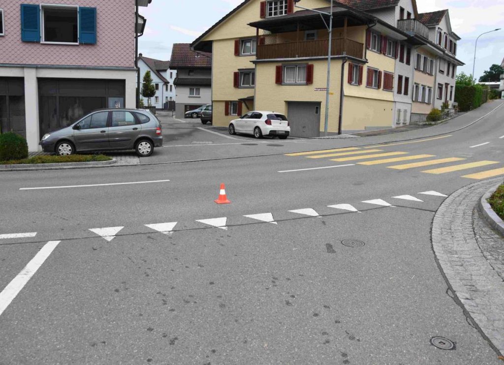 Niederbüren SG - Fahrradfahrer von Auto erfasst