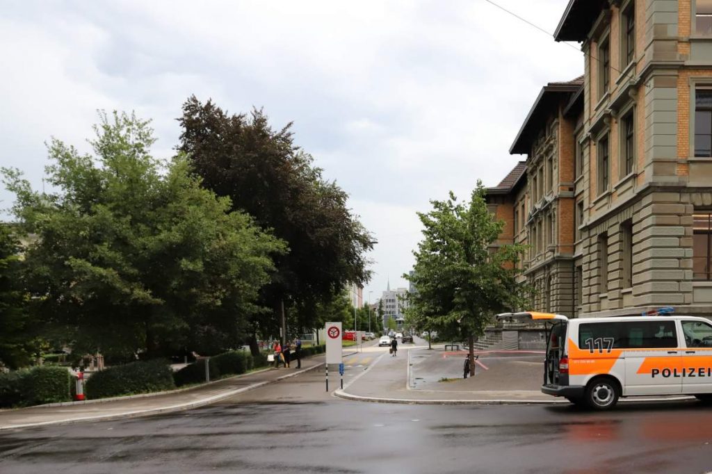 St.Gallen - Fussgängerin und Velofahrer verletzt