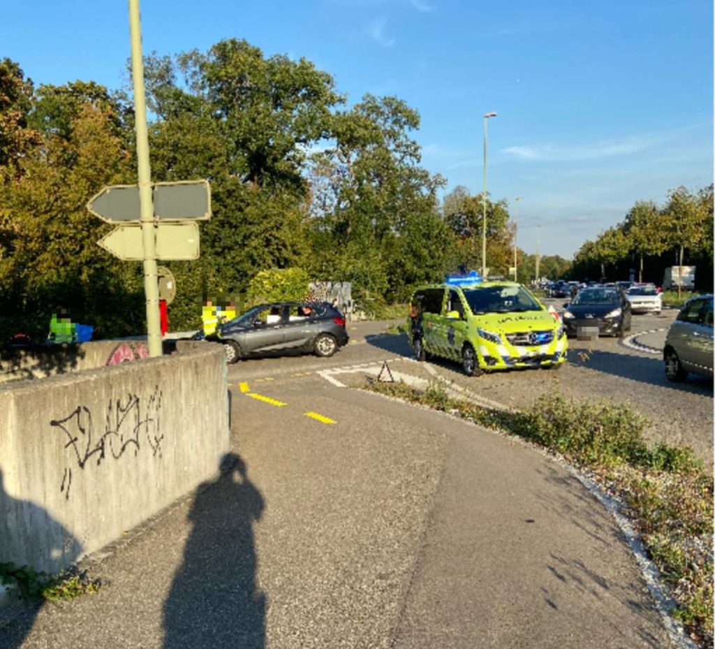 Muttenz BL - E-Bike-Fahrer nach Frontalunfall schwer verletzt