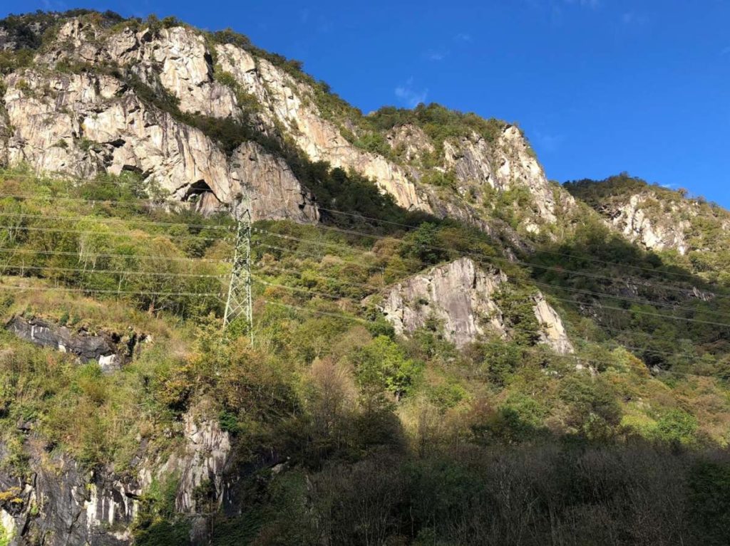 Cama GR - Beim Klettern von Steinschlag getroffen: Eine schwer Verletzte